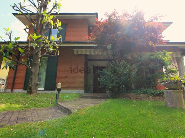 Case e ville in vendita di 418 m² in Via San Pietro