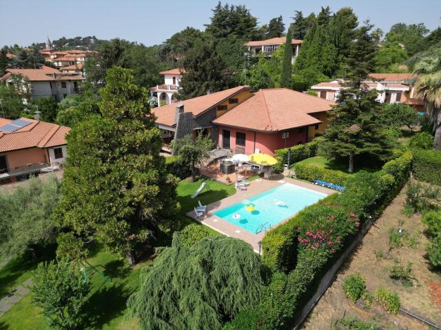 Case e ville in vendita di 418 m² in Via Papa Giovanni XXIII