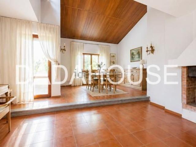 Case e ville in vendita di 419 m² in Via Livornese