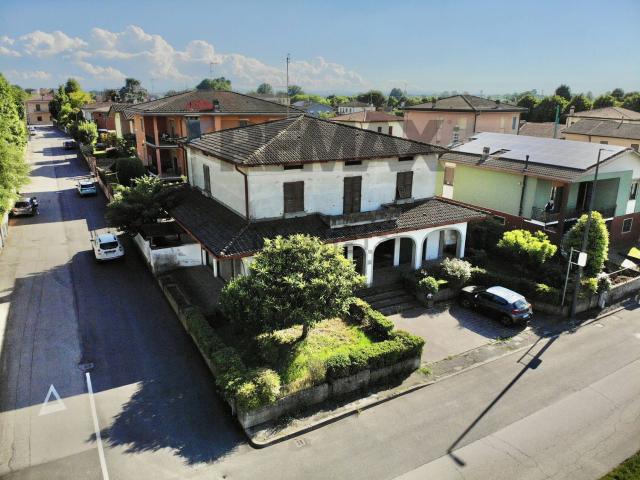 Case e ville in vendita di 419 m² in Via San Carlo Borromeo, 1