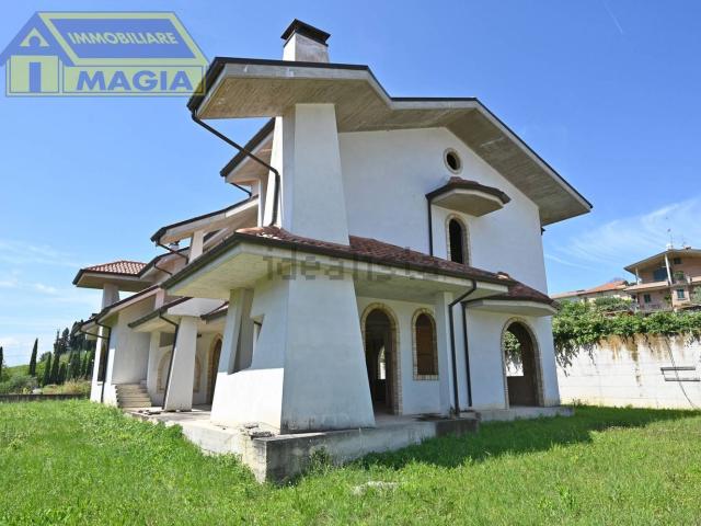 Case e ville in vendita di 420 m²