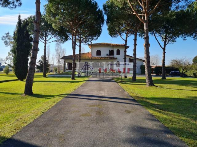 Case e ville in vendita di 420 m²
