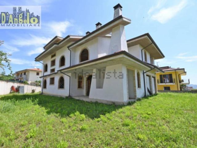 Case e ville in vendita di 420 m² in Via Adolfo Marinozzi, 14