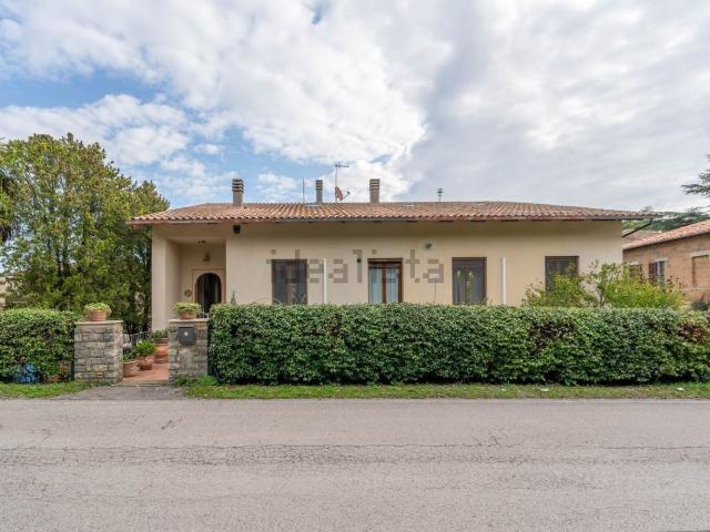 Case e ville in vendita di 420 m² in Via Belvedere, 4