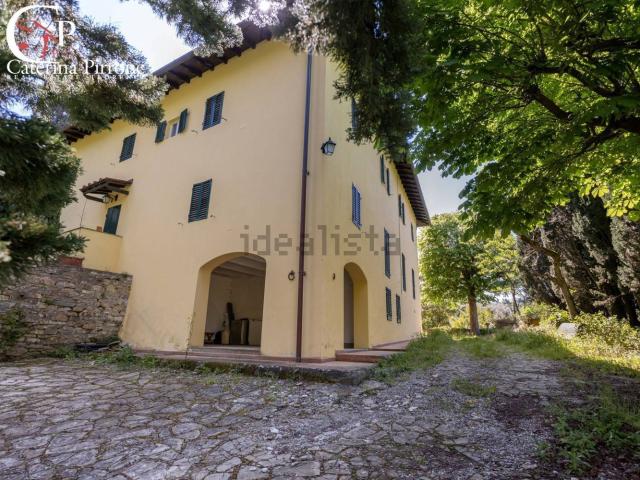 Case e ville in vendita di 420 m² in Via di Terzano, 10