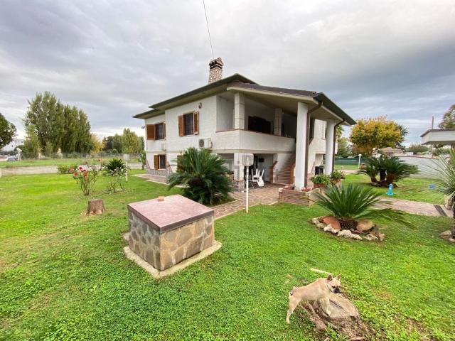 Case e ville in vendita di 420 m² in Via Evangelista Torricelli, 30