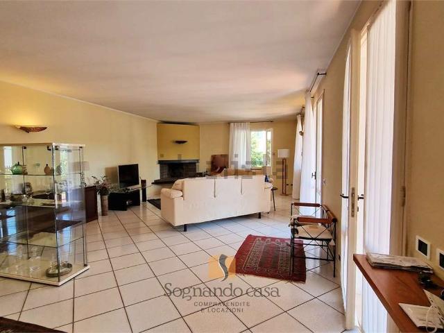 Case e ville in vendita di 420 m² in Via Fiume Montone Abbandonato