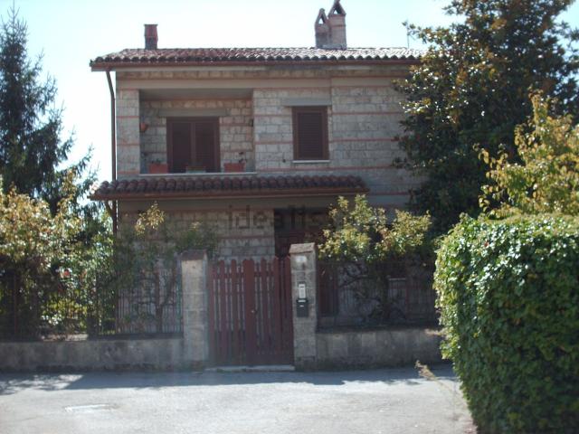 Case e ville in vendita di 420 m² in Via Metelli Orneore