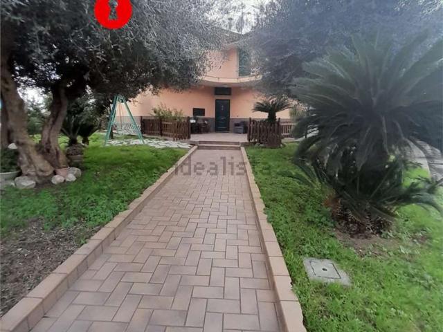 Case e ville in vendita di 420 m² in Via Napoli