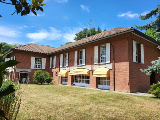 Case e ville in vendita di 420 m² in Via Scirello