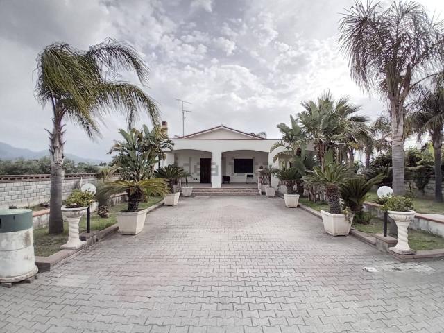 Case e ville in vendita di 420 m² in Via Spiaggia di Ponente