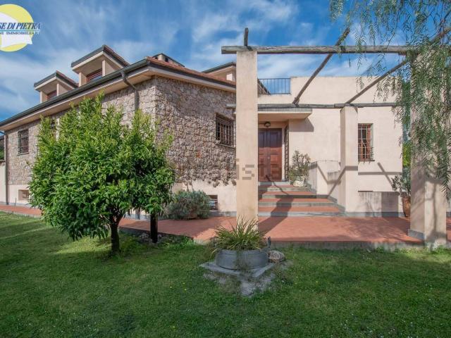 Case e ville in vendita di 420 m² in Via Pozzo, 22