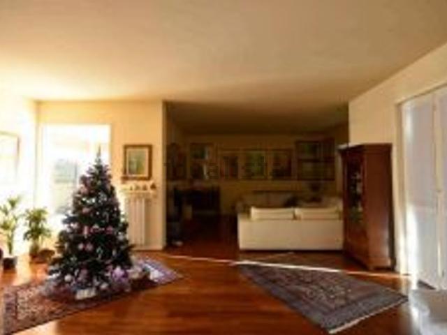 Case e ville in vendita di 420 m² in Via Pescara, 15