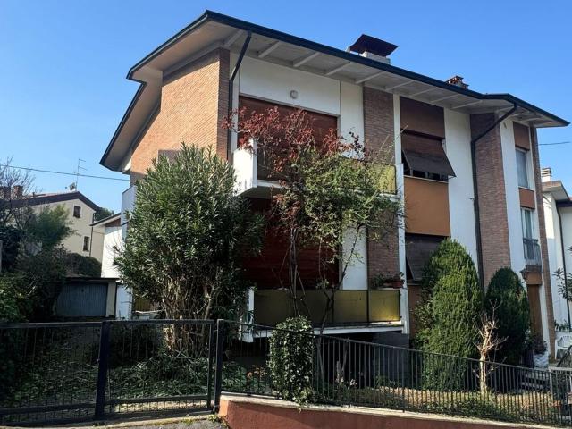 Case e ville in vendita di 420 m² in Via Vittorino da Feltre