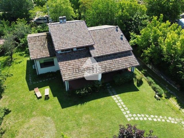 Case e ville in vendita di 420 m² in Via XXV Aprile, 29