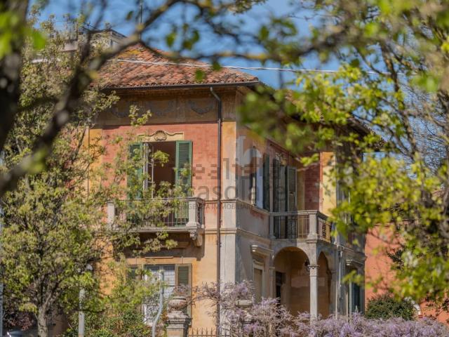 Case e ville in vendita di 420 m² in Viale Cesare Rossi