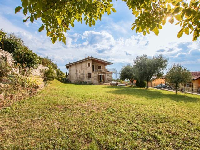 Case e ville in vendita di 420 m² in Località Brentani, 16