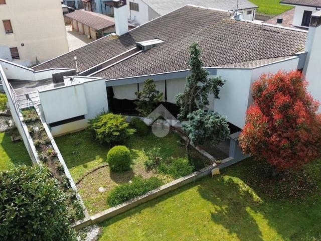 Case e ville in vendita di 420 m² in Strada Castelletto, 2
