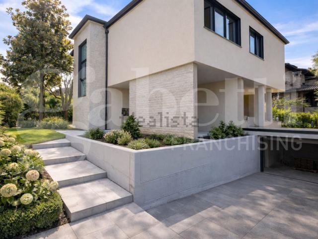 Case e ville in vendita di 420 m² in Strada Bellaria, 80
