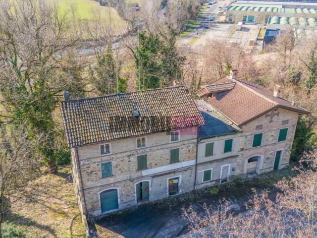 Case e ville in vendita di 421 m² in Via Frana, 2