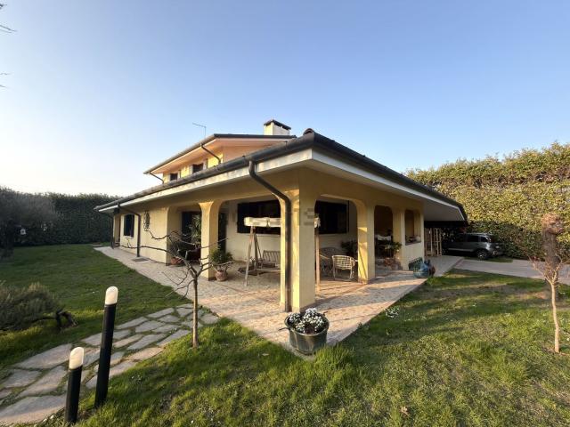 Case e ville in vendita di 421 m² in Via Piave, 2