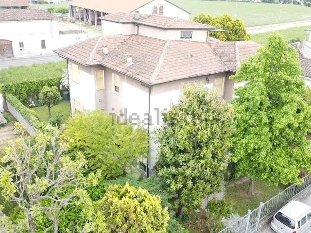 Case e ville in vendita di 422 m² in Via Generale Laharpe