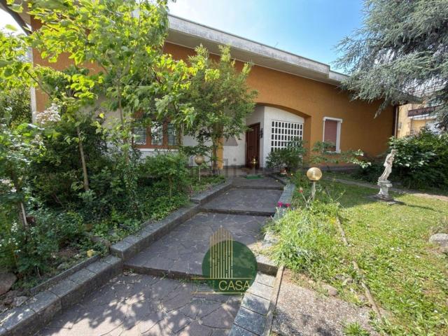 Case e ville in vendita di 422 m² in Via Ravello, 5