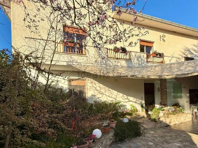 Case e ville in vendita di 423 m² in Via Coste dell&apos Olmo