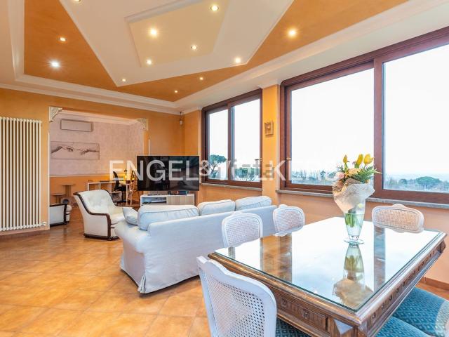 Case e ville in vendita di 423 m² in Via Niccolò PAGANINI
