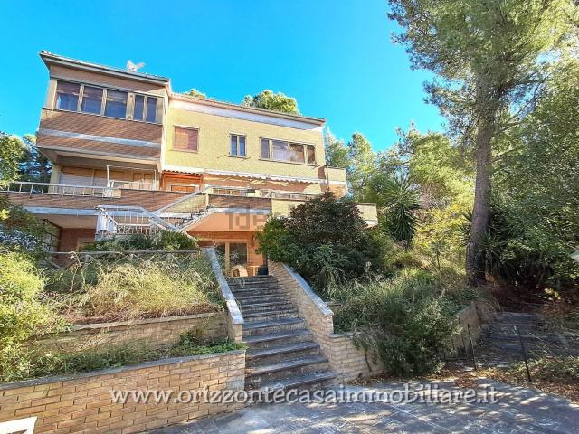 Case e ville in vendita di 424 m²