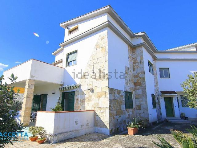 Case e ville in vendita di 424 m² in Via Aragoste