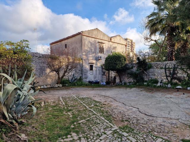 Case e ville in vendita di 424 m² in Contrada Rocciola Torre Cannata