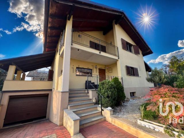 Case e ville in vendita di 425 m² in Via Giacomo Leopardi, 16