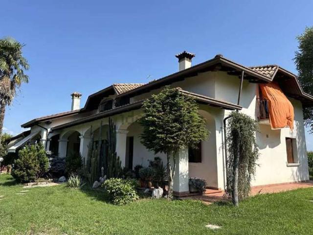Case e ville in vendita di 425 m² in Via Risera, 7