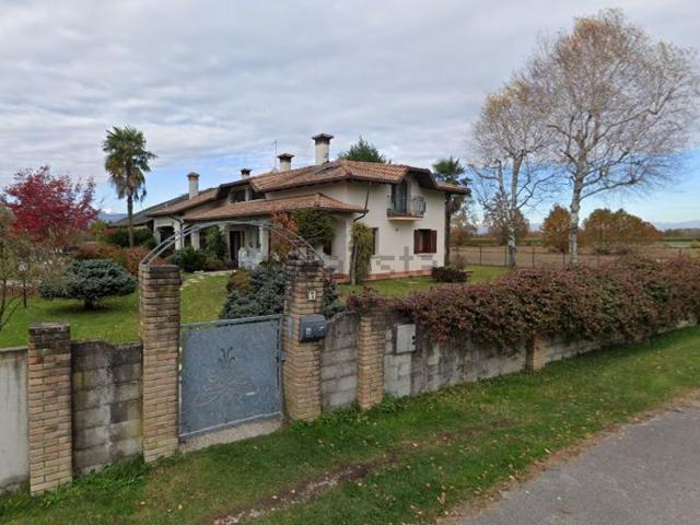 Case e ville in vendita di 425 m² in Via Risera, 7