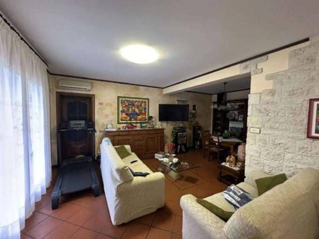 Case e ville in vendita di 425 m² in Via Risera, 7