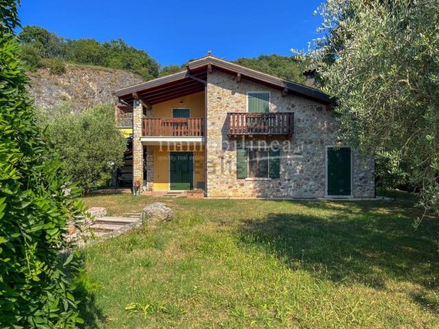 Case e ville in vendita di 425 m² in Via Volpara, 2