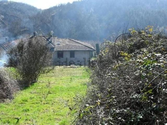 Case e ville in vendita di 425 m² in Via Zena, 33