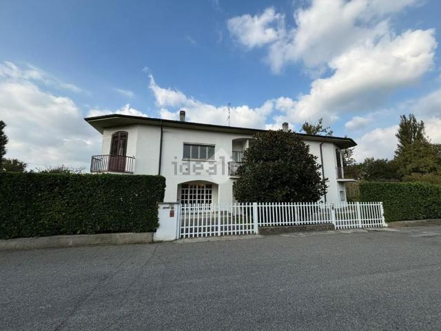 Case e ville in vendita di 426 m² in Via G. Brodolini, 18