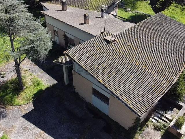 Case e ville in vendita di 426 m² in Via Luigi Ambrosi