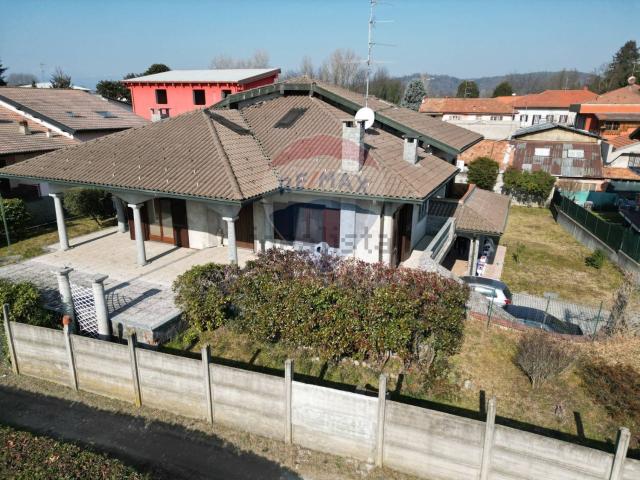 Case e ville in vendita di 426 m² in Via Riale, 8