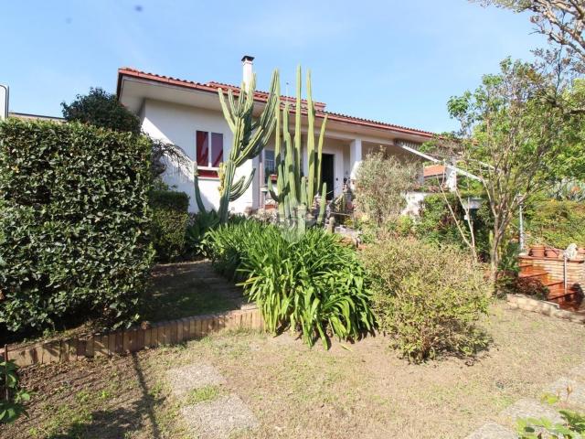 Case e ville in vendita di 427 m² in Via Catauli, 18