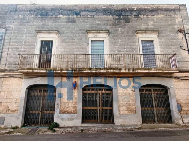 Case e ville in vendita di 427 m² in Via G. Licci, 16