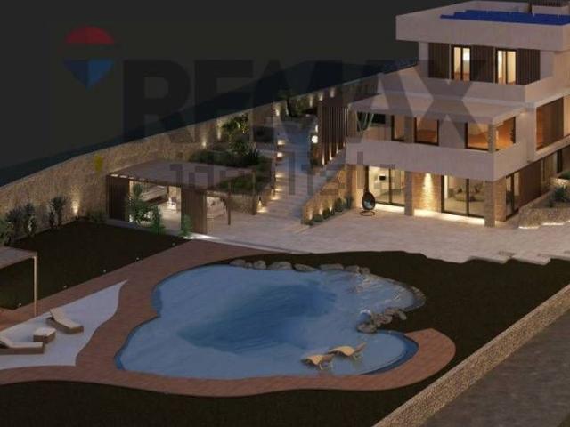 Case e ville in vendita di 427 m² in Via Salvatore Sulsenti