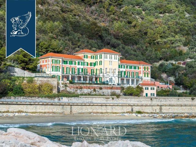 Case e ville in vendita di 4280 m²