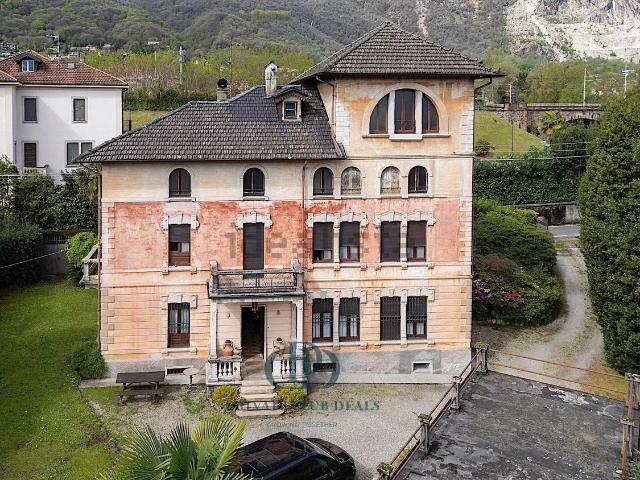 Case e ville in vendita di 428 m² in Via Piave