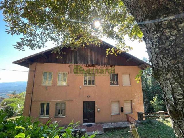 Case e ville in vendita di 428 m² in Via Roma, 44