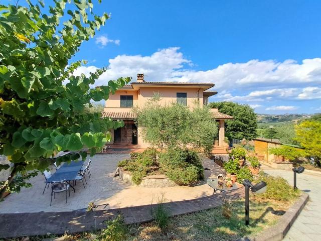 Case e ville in vendita di 429 m²