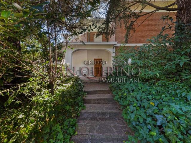 Case e ville in vendita di 429 m² in Via Claudia, 70