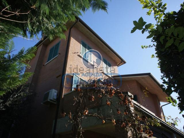 Case e ville in vendita di 429 m² in Via Gaetano Donizetti, 42